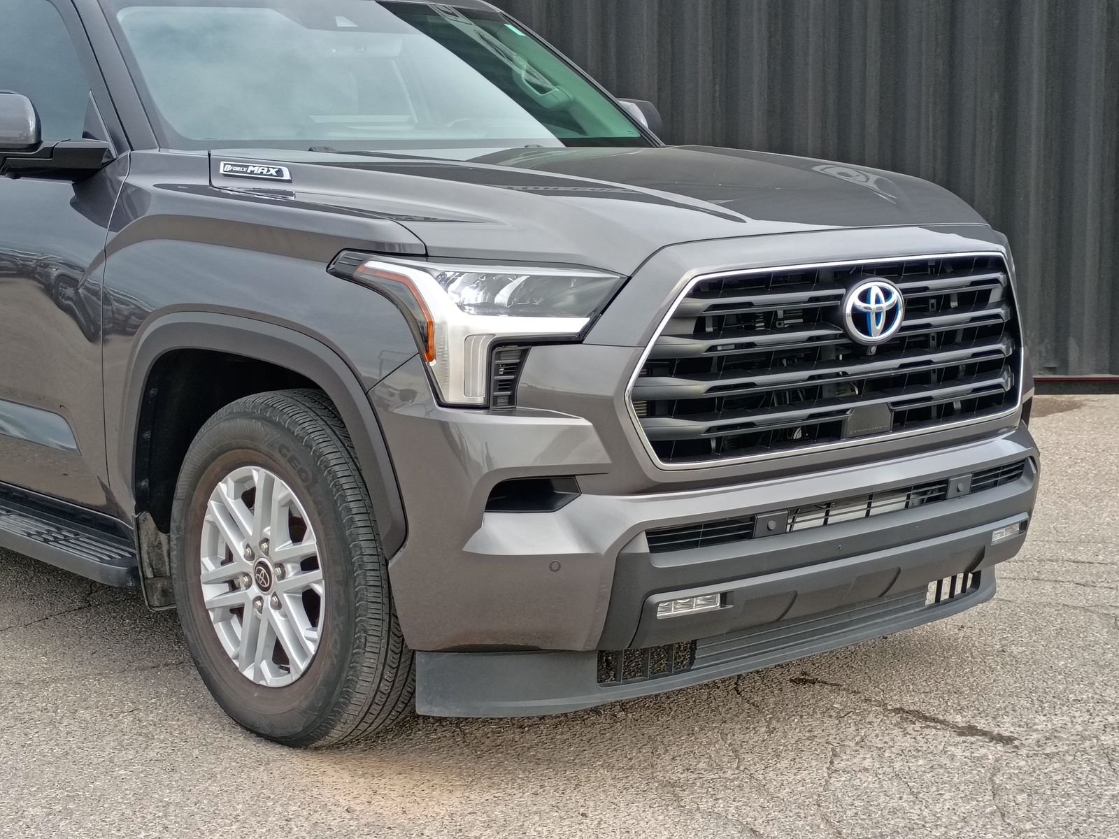 View vehicle photo 3