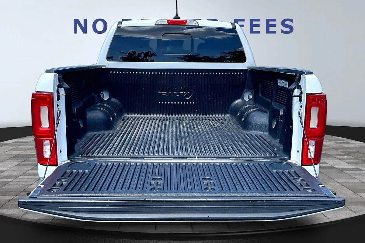 Used 2019  Ford LARIAT image 7
