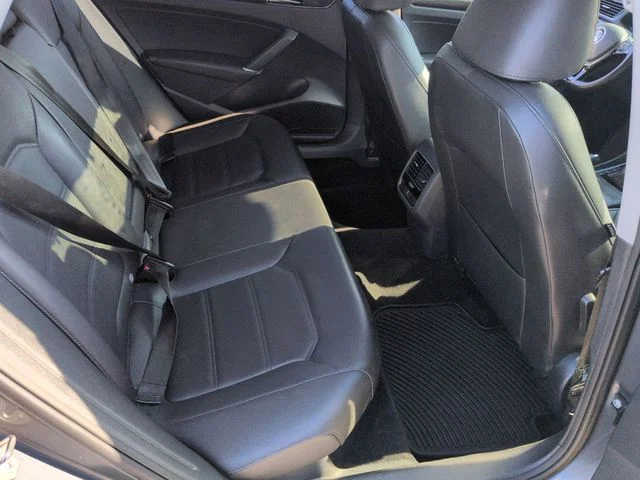 Used 2018 Gray Volkswagen 2.0T SE image 33