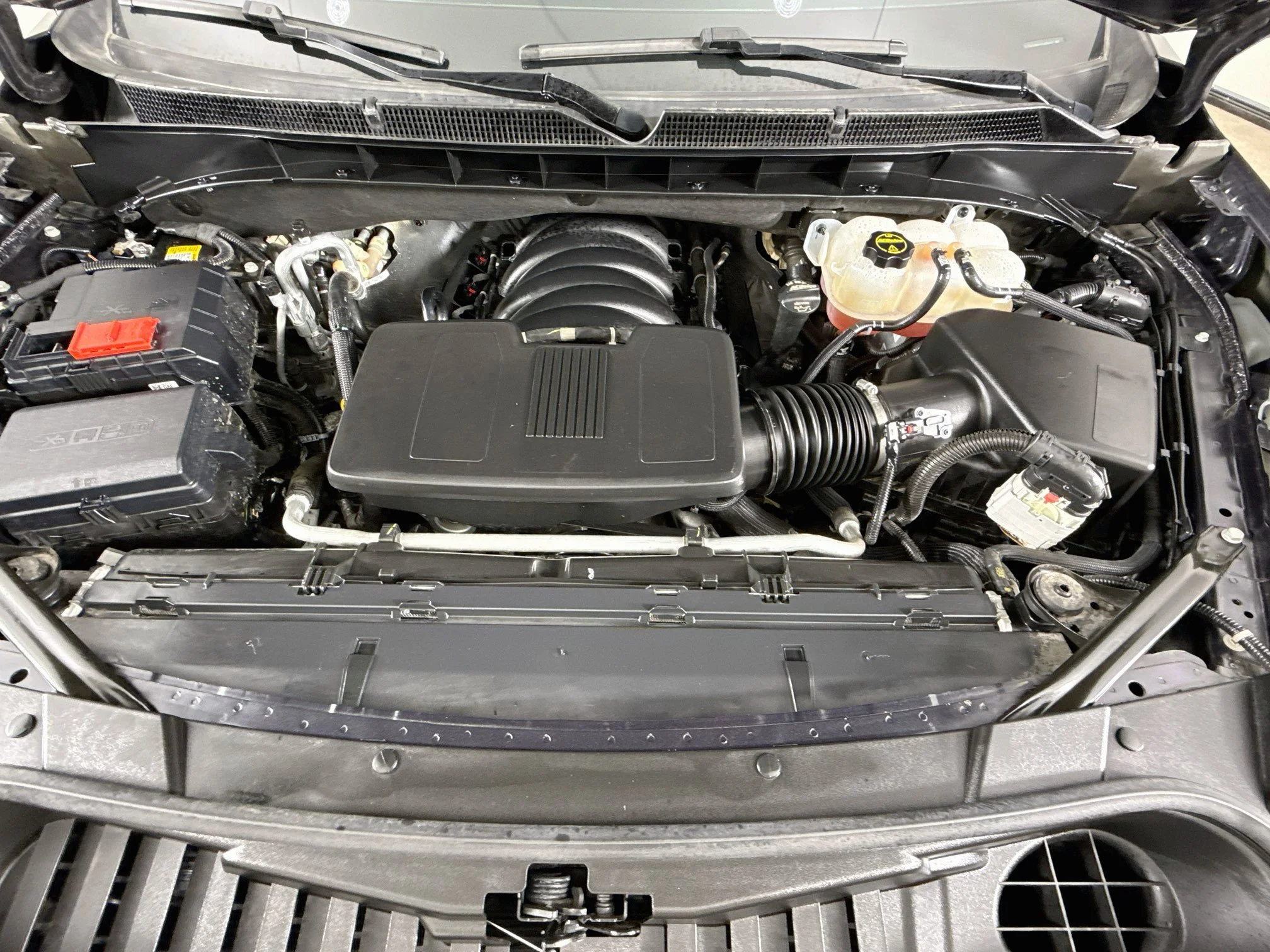 Used 2025 Galactic Gray Metallic Cadillac Sport image 35