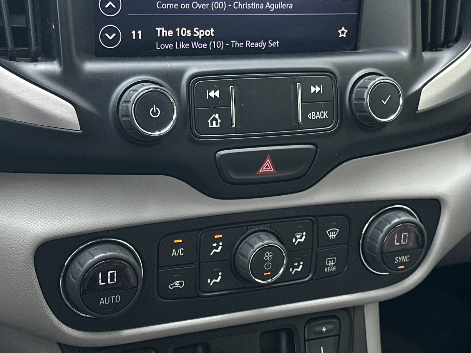 Used 2019 Summit White GMC SLT image 17