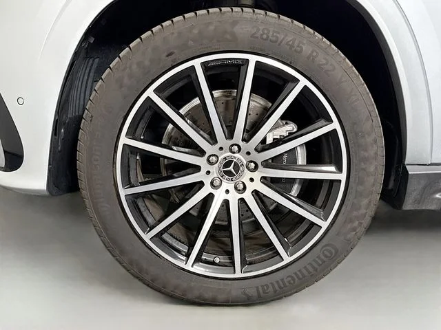 Used 2025 Silver Mercedes-Benz GLS 580 image 34