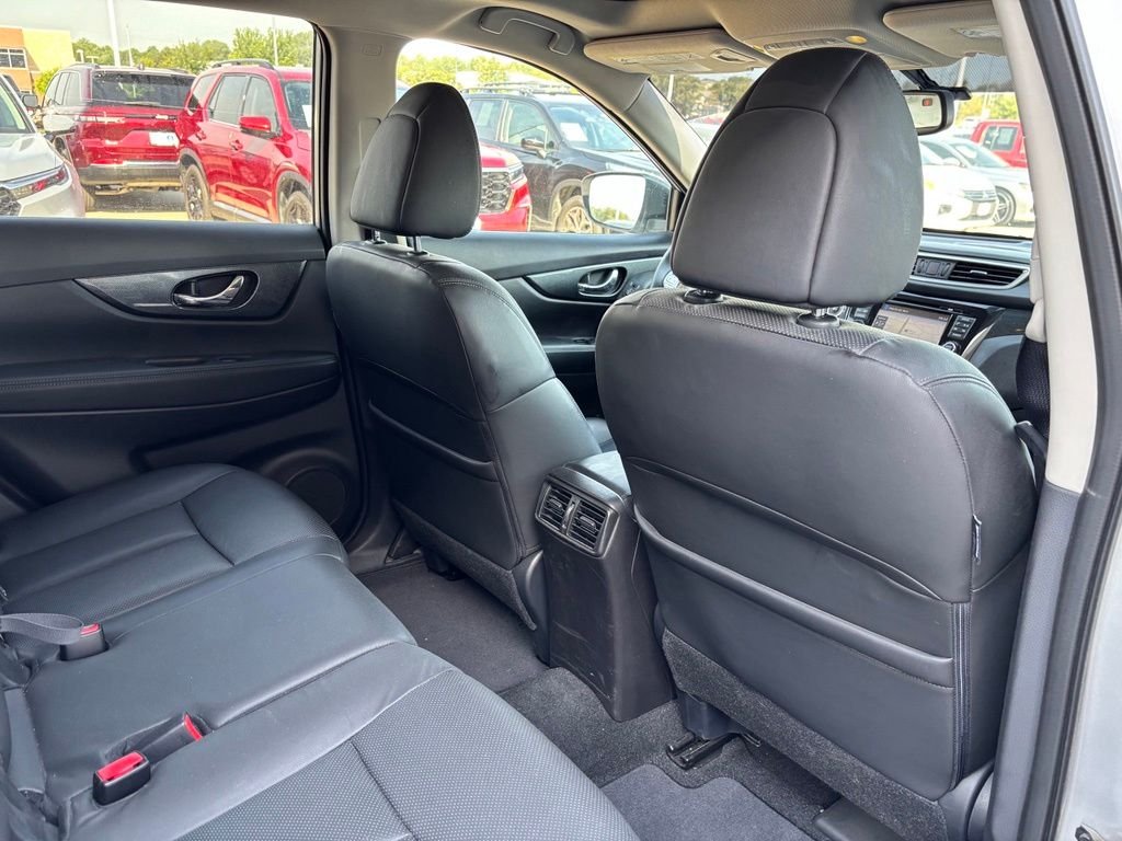 Used 2015 Brilliant Silver Nissan SL image 21