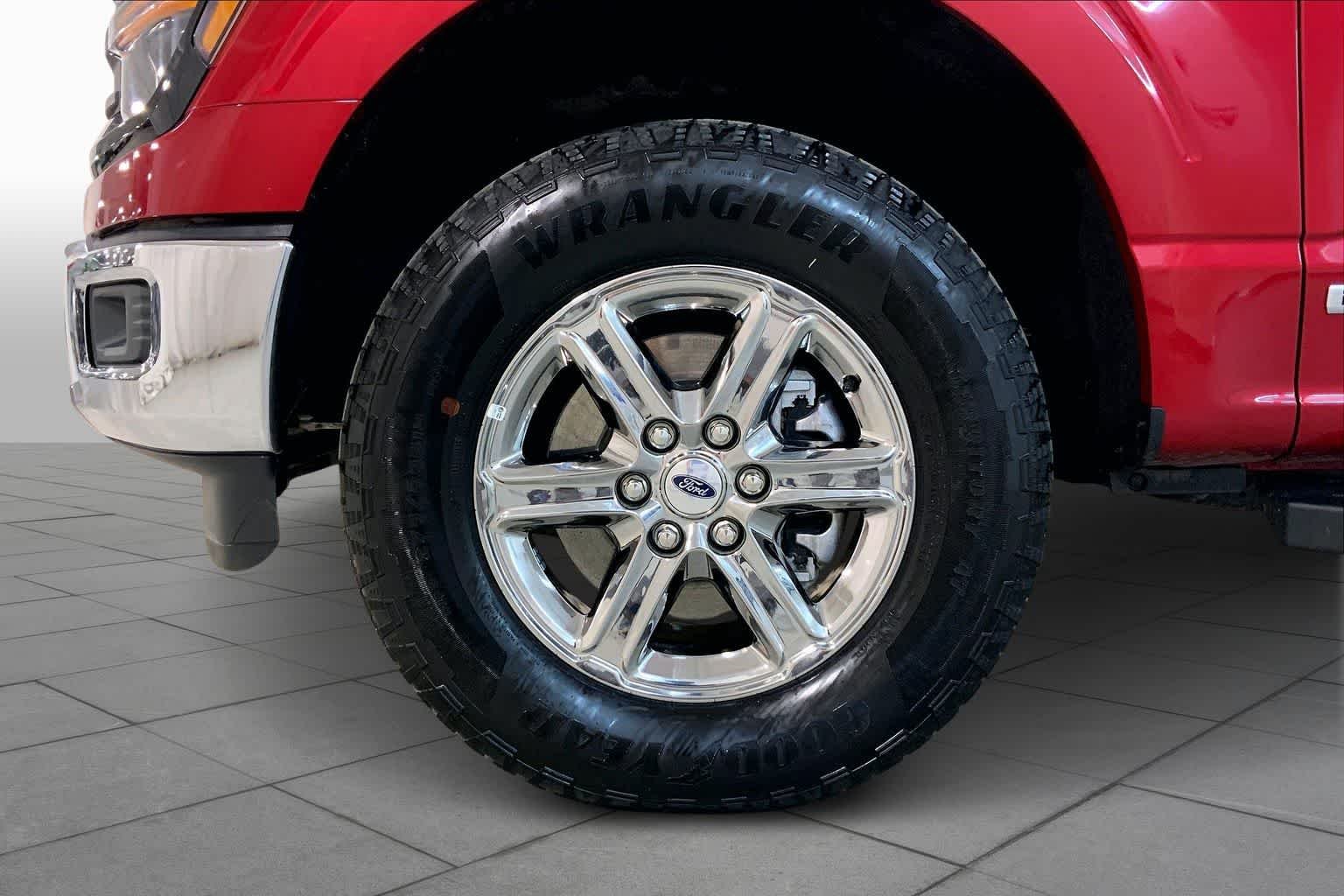 Used 2025 Rapid Red Metallic Tinted Clearcoat Ford XLT image 14