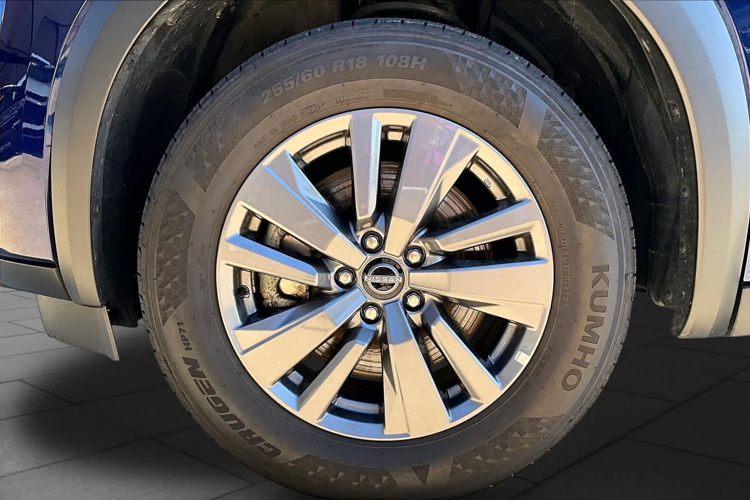 2025 Nissan Pathfinder SV - Photo 10