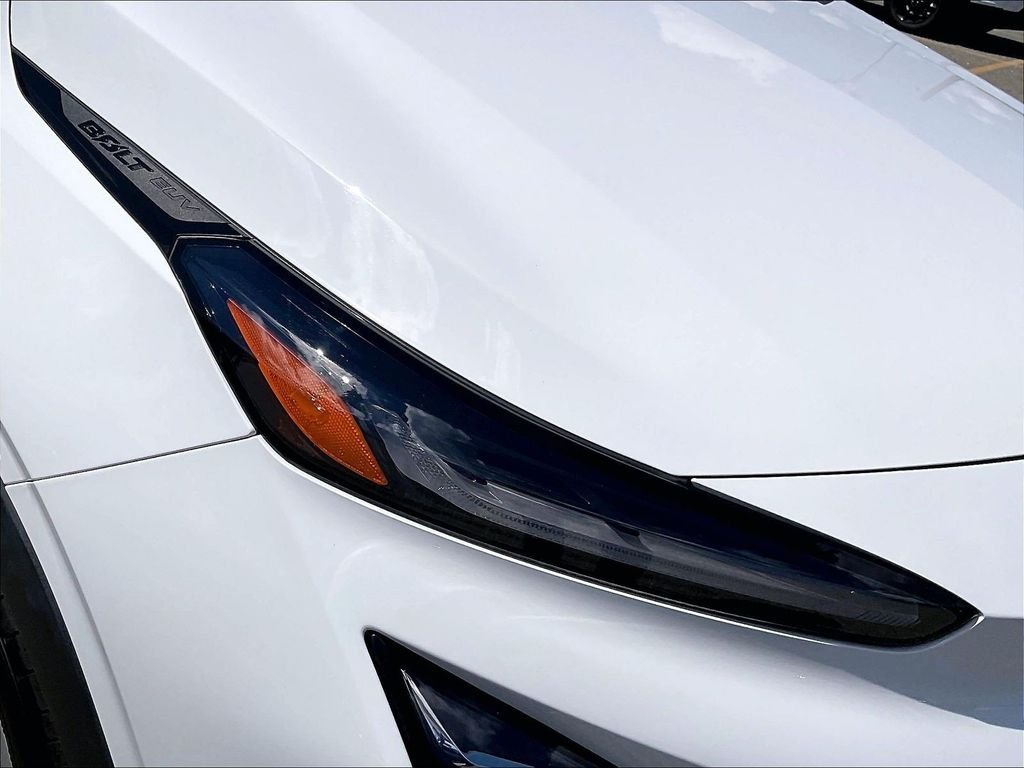 Used 2023 White Chevrolet LT image 32
