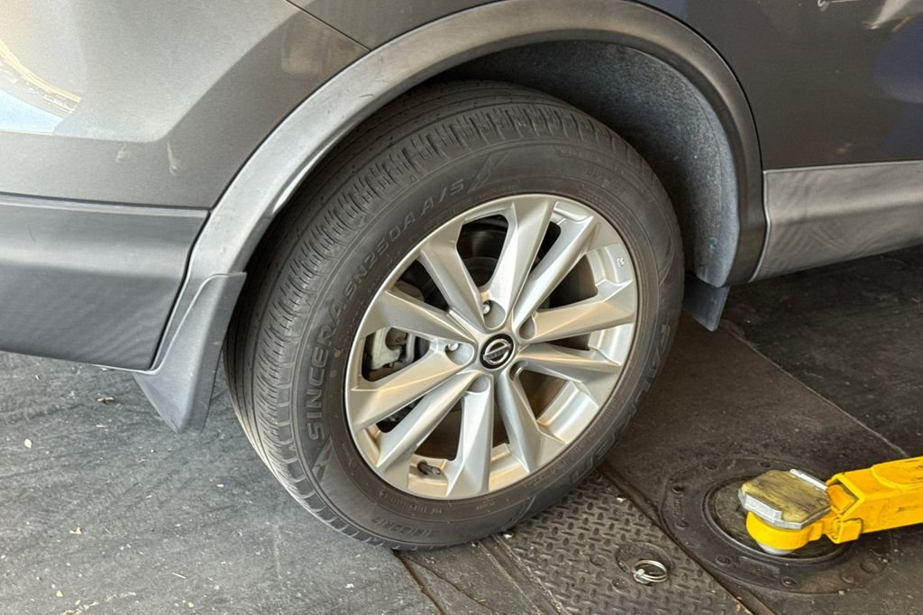 Used 2019 Gray Nissan SV image 5
