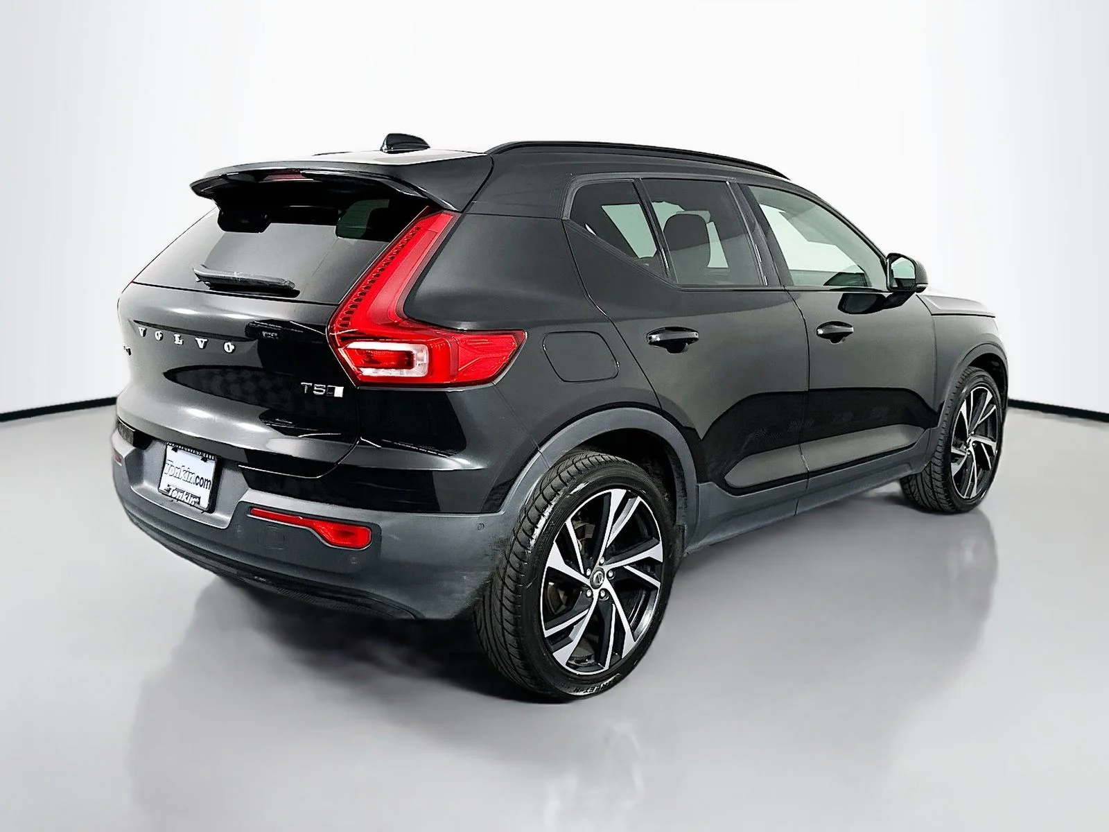 Used 2021 Black Volvo R-Design image 7