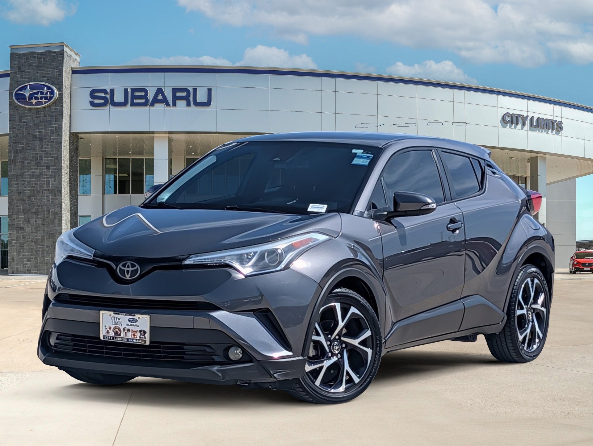 2018 Toyota C-HR XLE Premium's photo