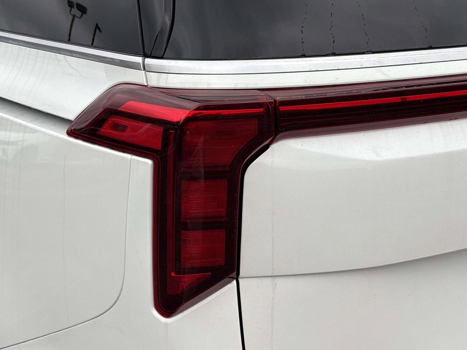 New 2026 Snow White Pearl Kia LXS image 11