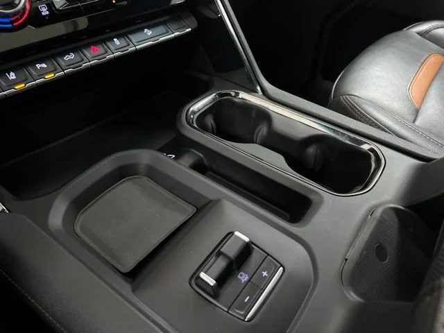 Used 2024 White GMC AT4 image 36