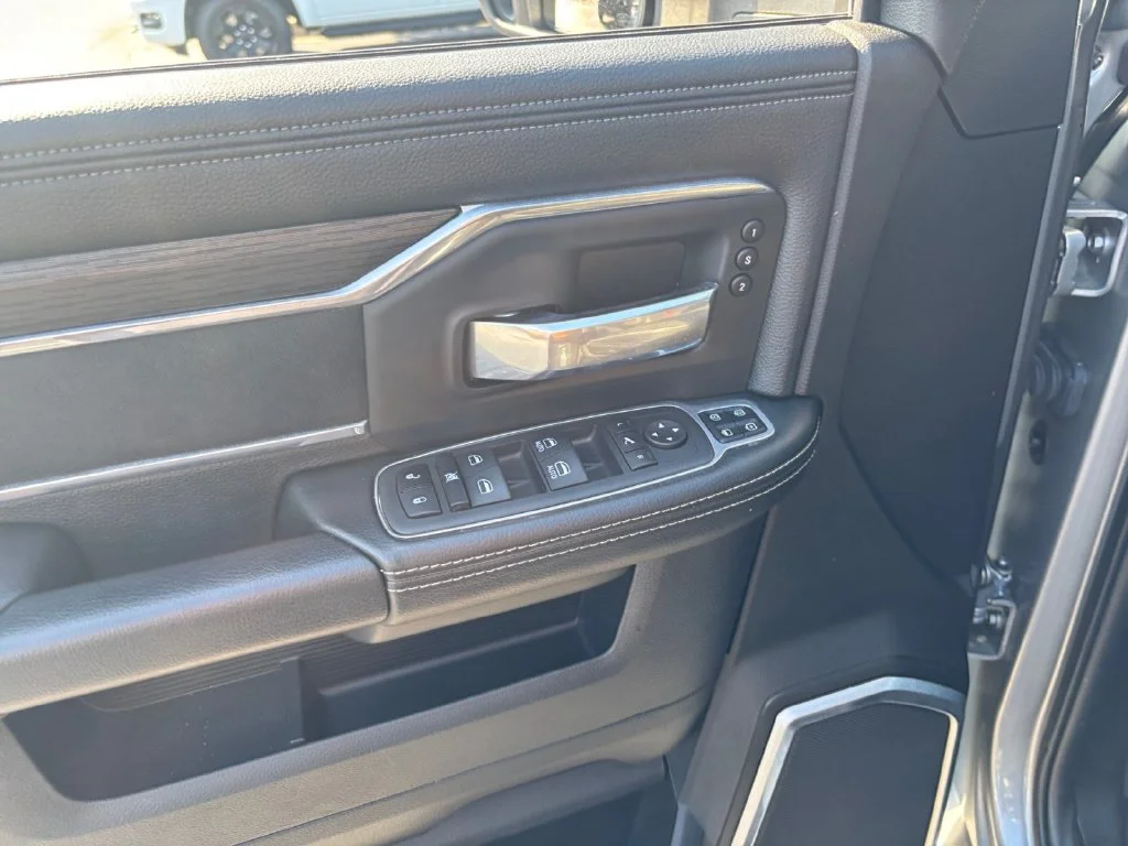 Used 2024 Silver Ram Laramie image 31