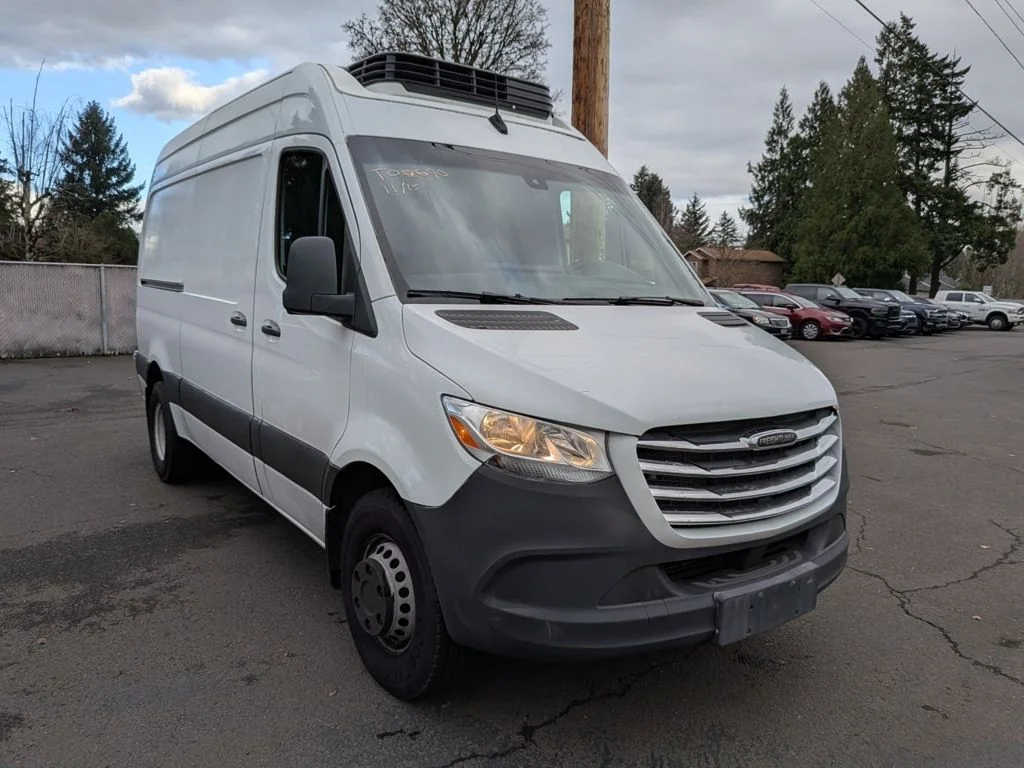 Used 2019 White Freightliner High Roof image 1