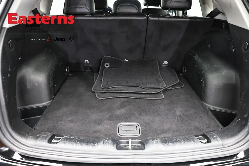 Certified Used 2022 Black Jeep Latitude image 10