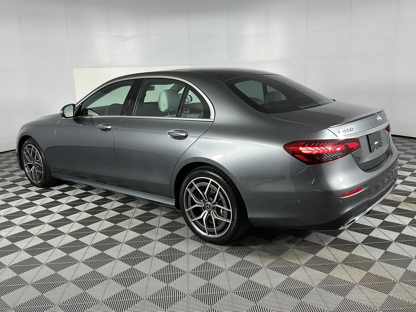 Used 2023 MANUFAKTUR Selenite Gray Magno Mercedes-Benz E 450 image 27
