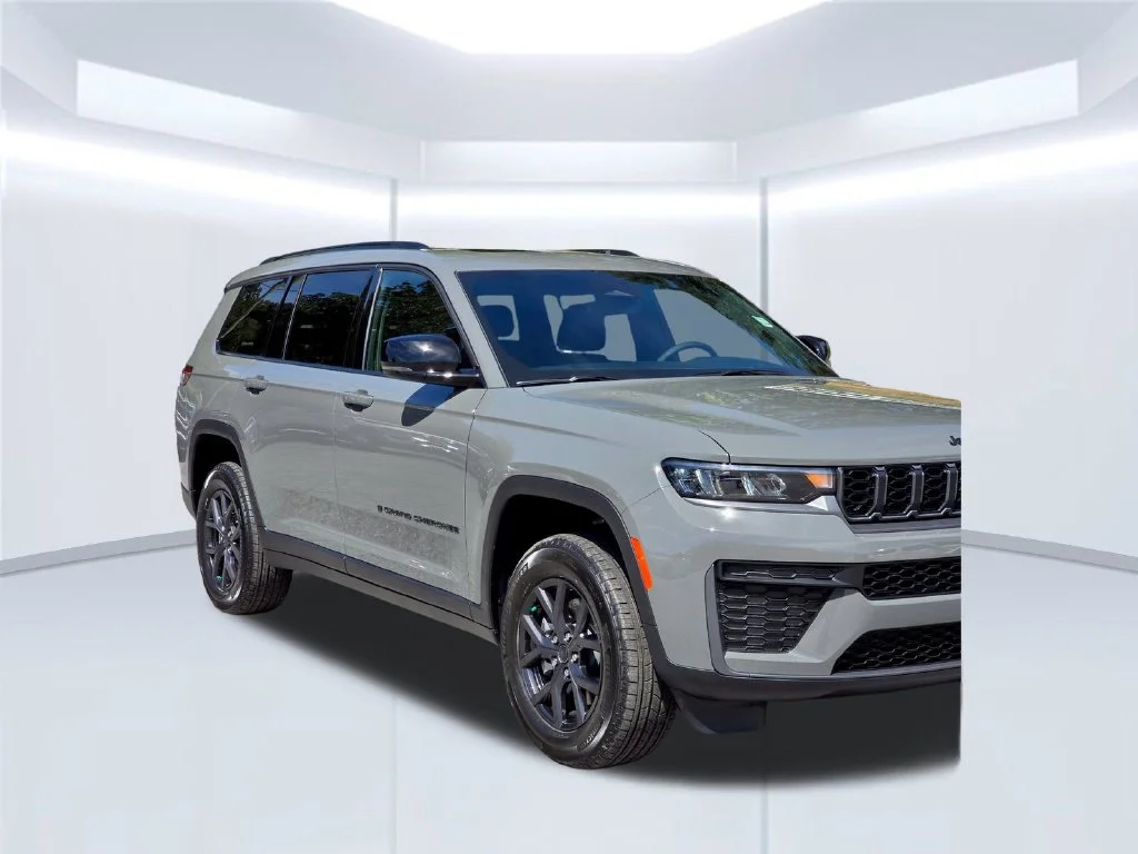 New 2027 Gray Jeep Laredo Altitude image 40