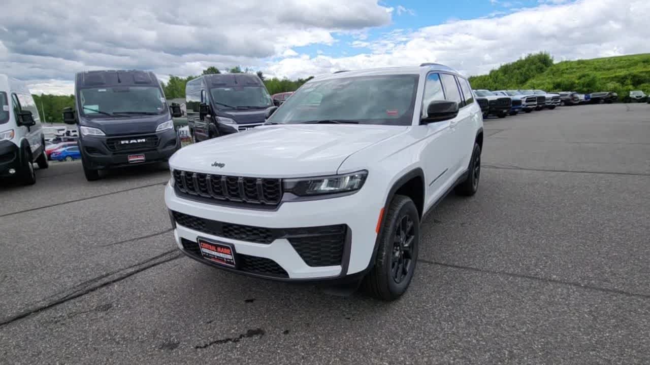 New 2026 Bright White Clearcoat Jeep Laredo Altitude image 4