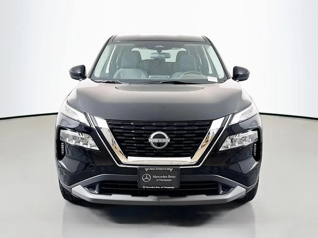 Used 2023 Black Nissan SV image 2