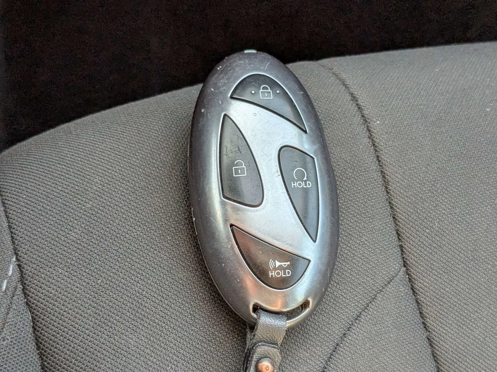 Used 2025 Black Hyundai SEL Convenience image 32