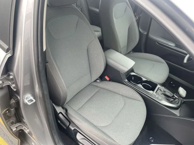 2025 Kia K4 LXS - Photo 38
