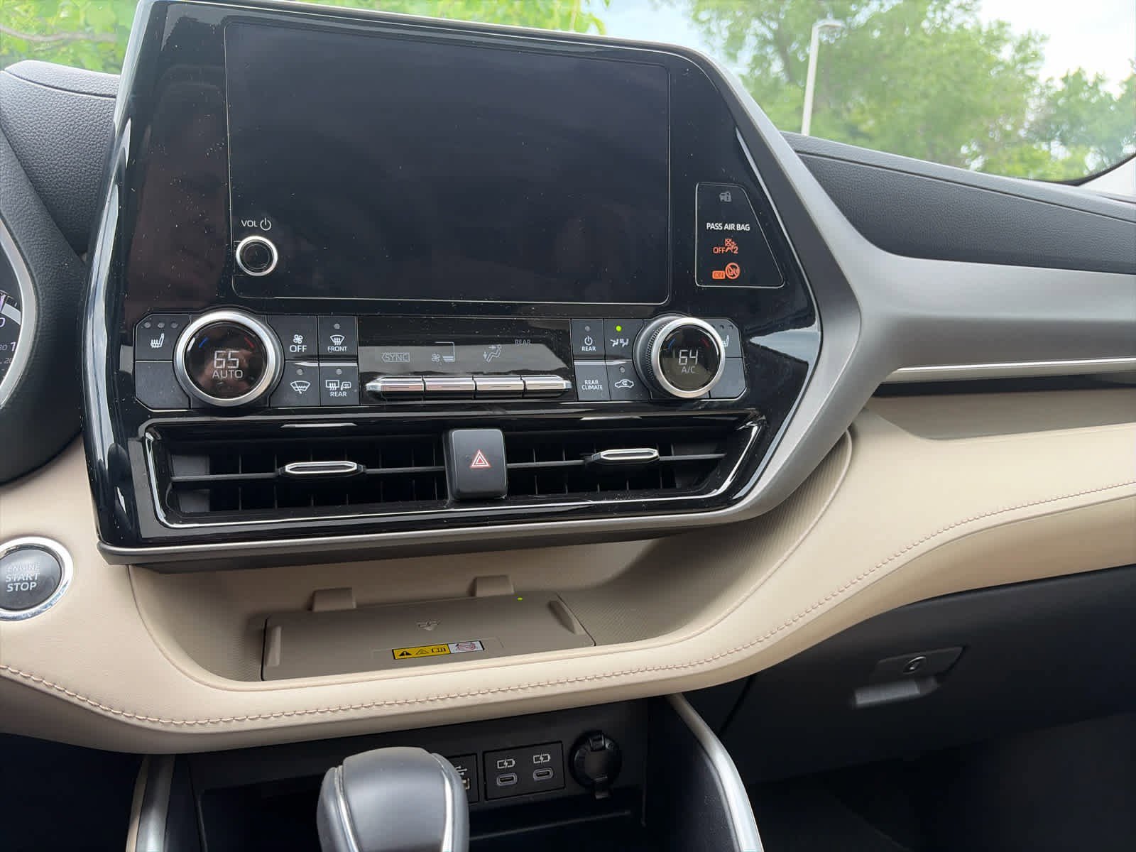 Used 2023 Wind Chill Pearl Toyota XLE image 8