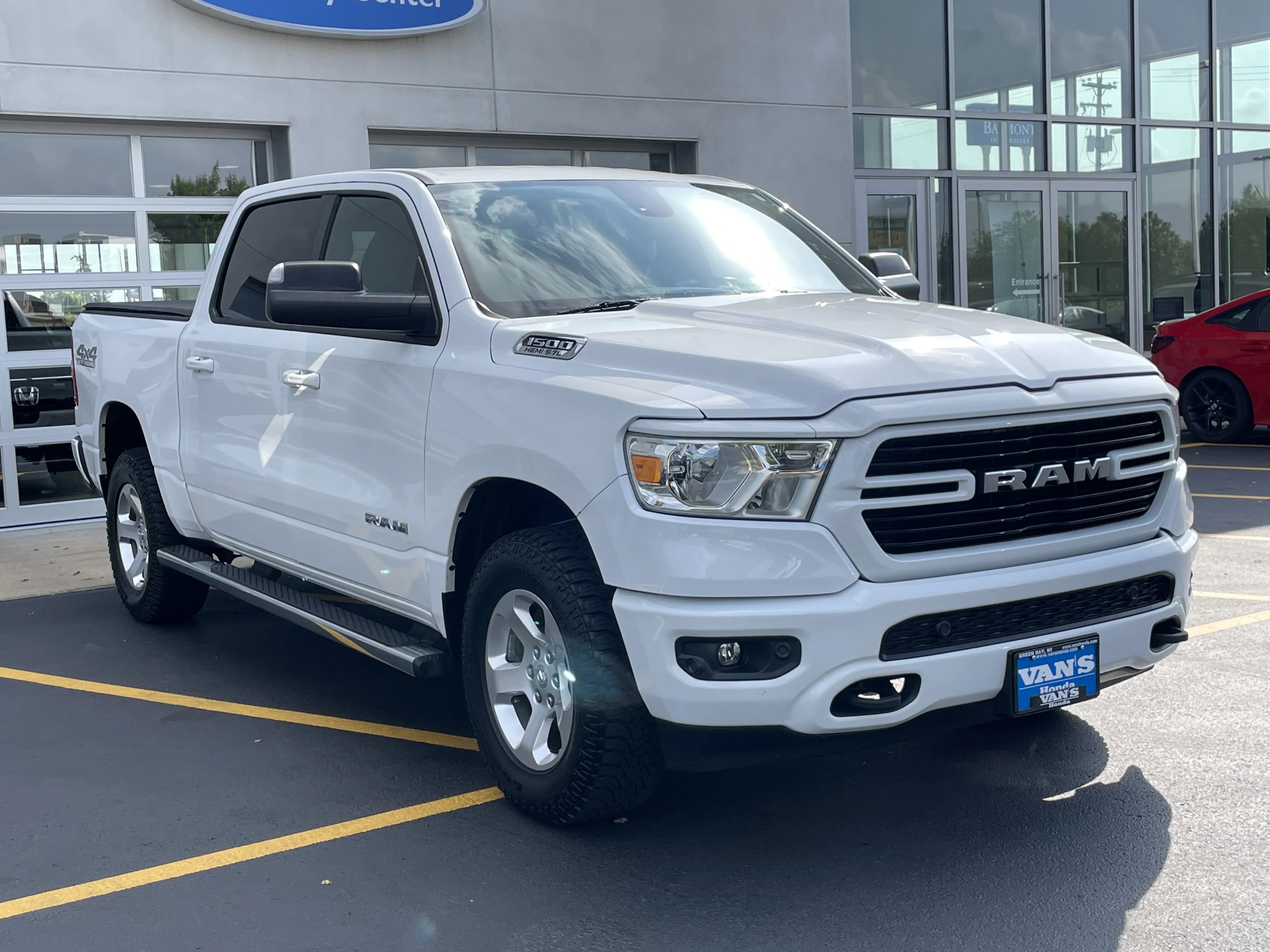 2019 RAM 1500 Big Horn/Lone Star 4x4 Crew Cab 5'7's photo