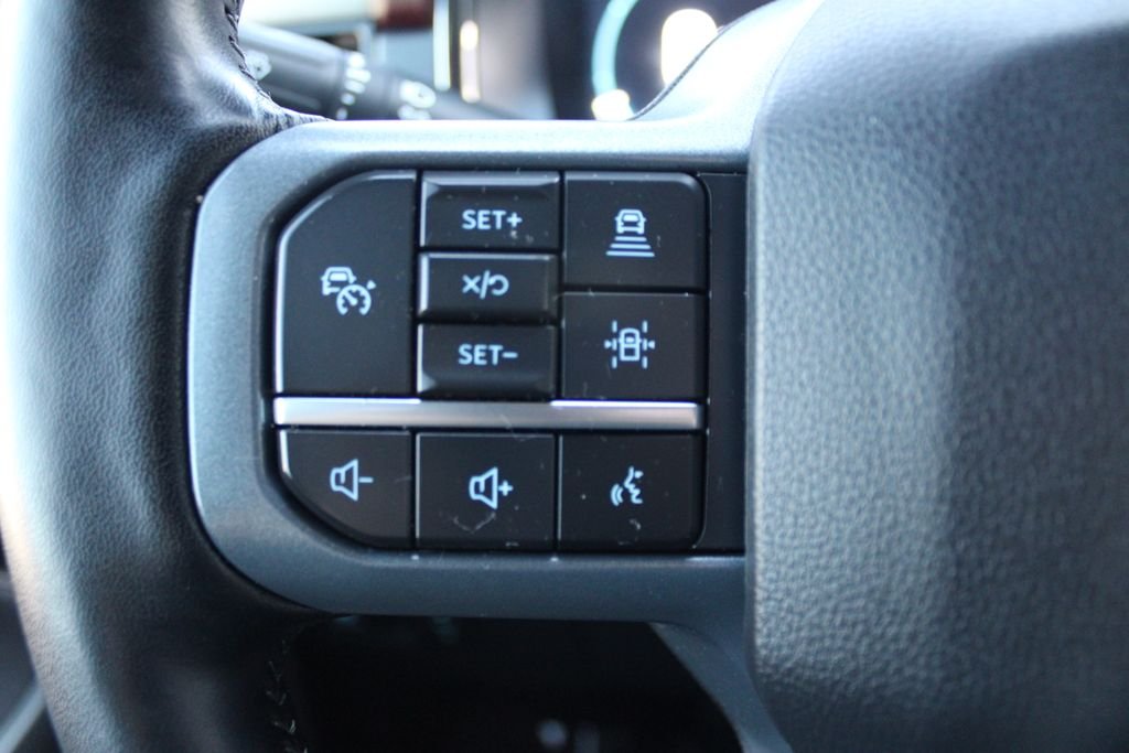 Used 2023  Ford Lariat image 20