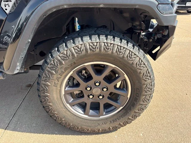 Used 2019  Jeep Sahara image 50