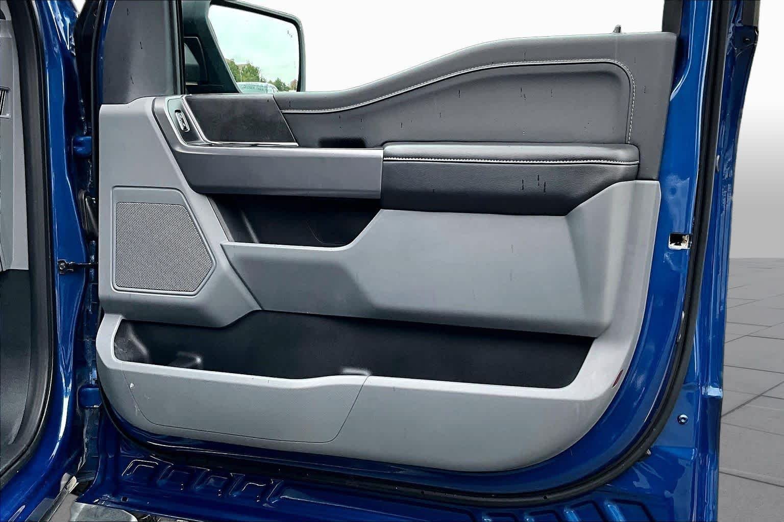 Used 2025 Atlas Blue Metallic Ford XLT image 21