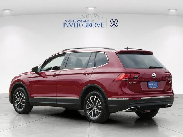 Used 2018 Cardinal Red Metallic Volkswagen 2.0T SE image 5
