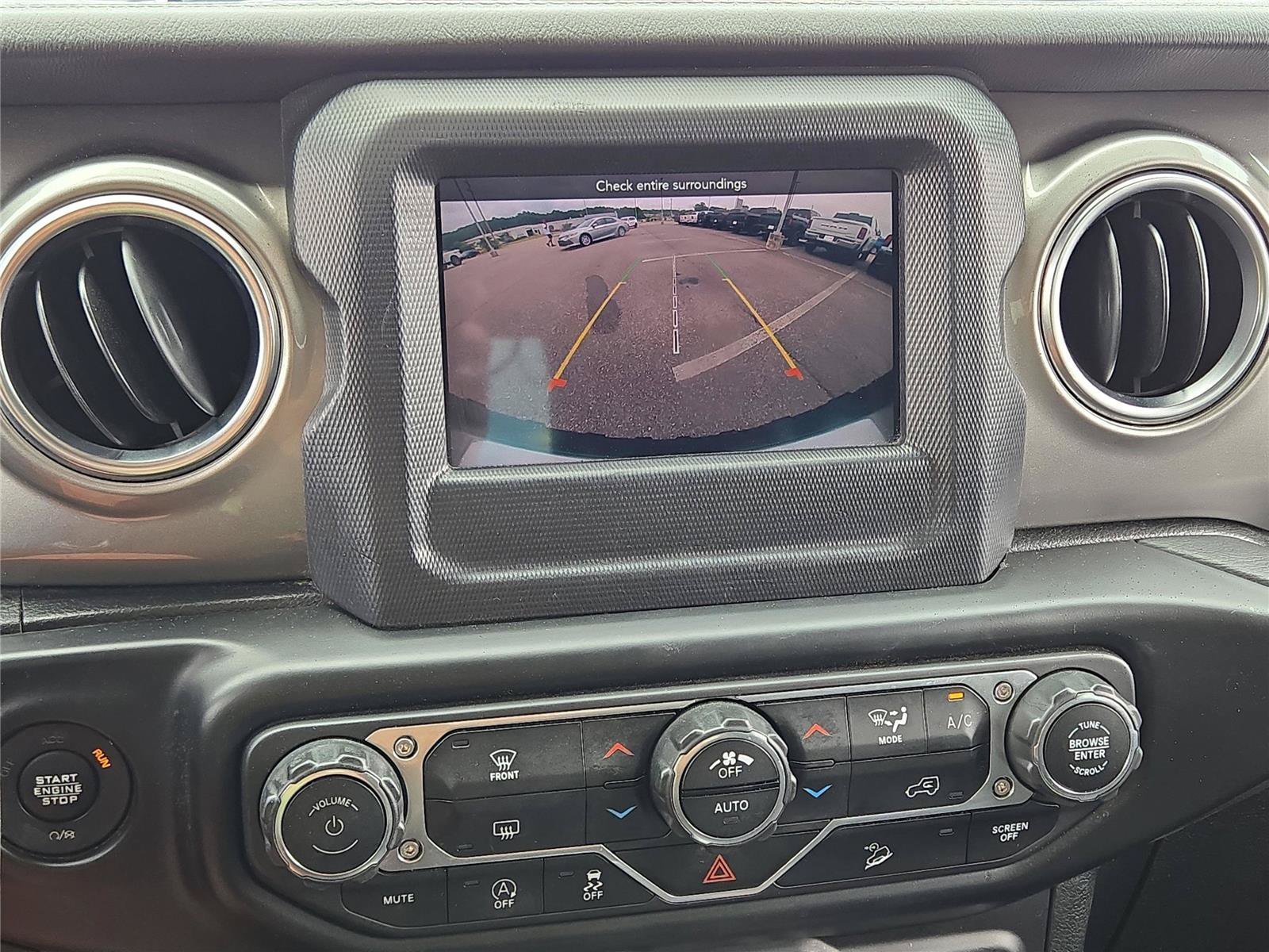 Used 2020 Gray Jeep Sahara image 28