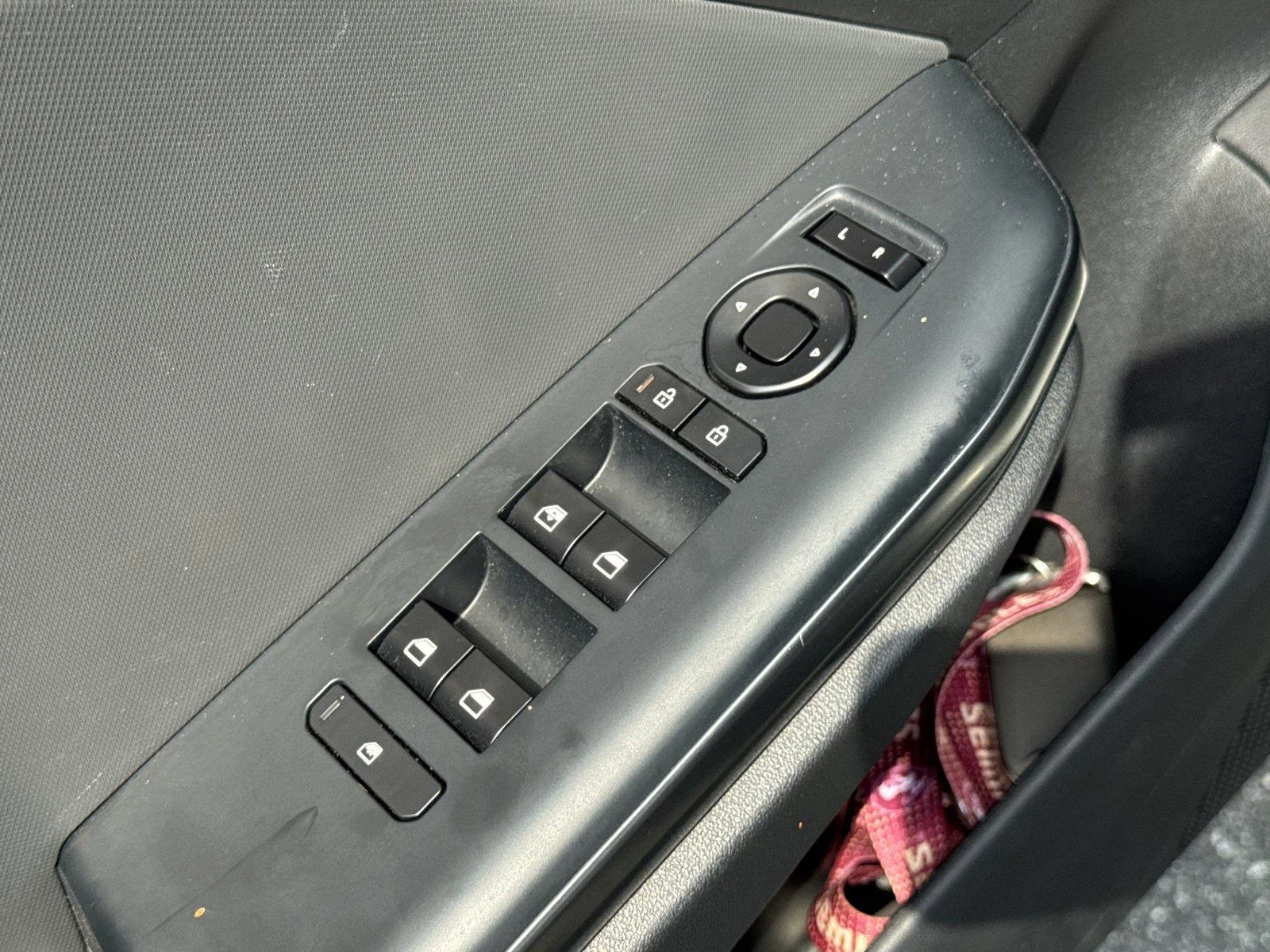 Used 2025 Snow White Pearl Kia LXS image 18