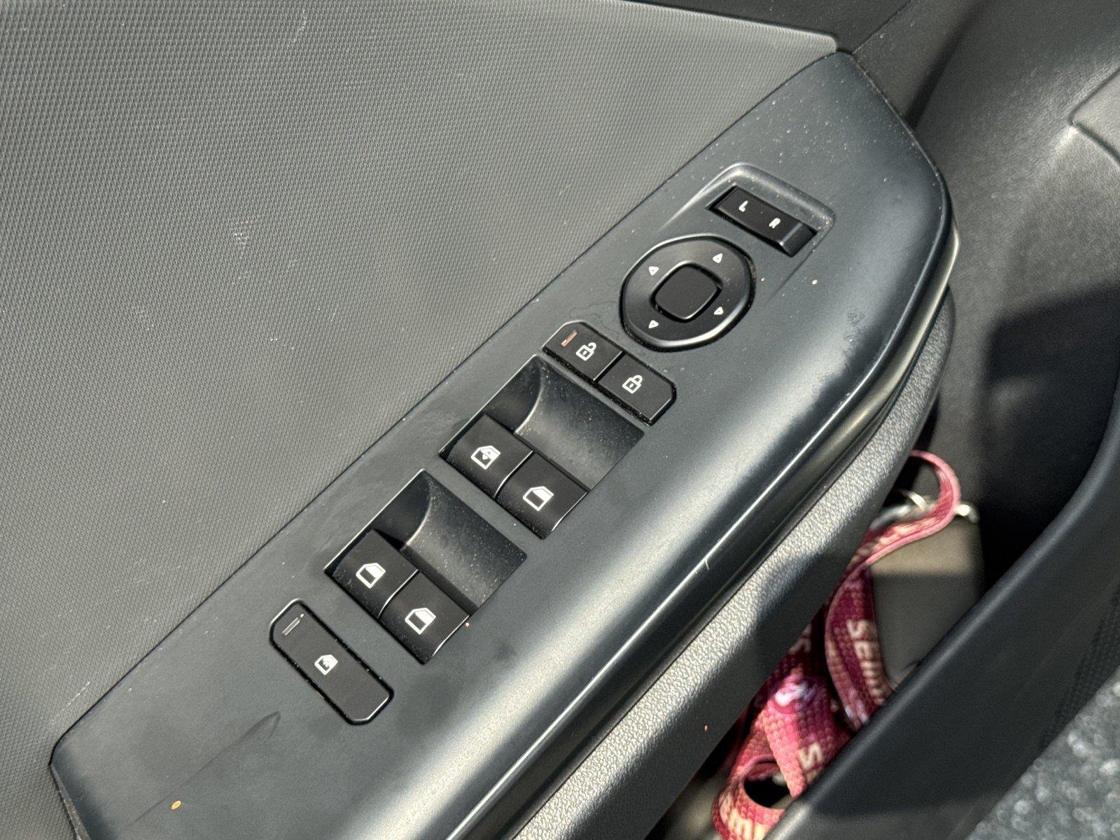 Used 2025 Snow White Pearl Kia LXS image 18