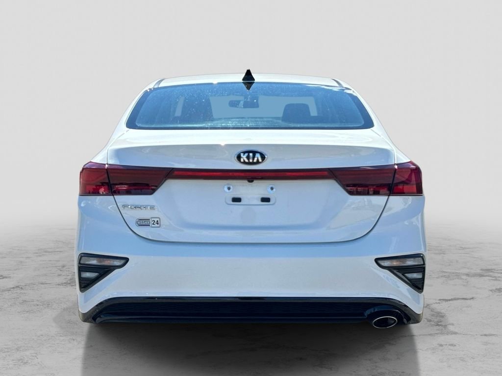 Used 2021 White Kia LXS image 4