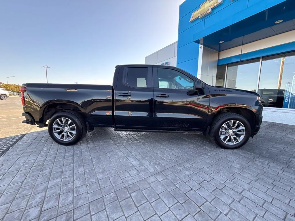 Used 2021 BLACK Chevrolet RST image 13