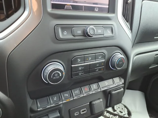 Used 2025 White Chevrolet Custom image 26