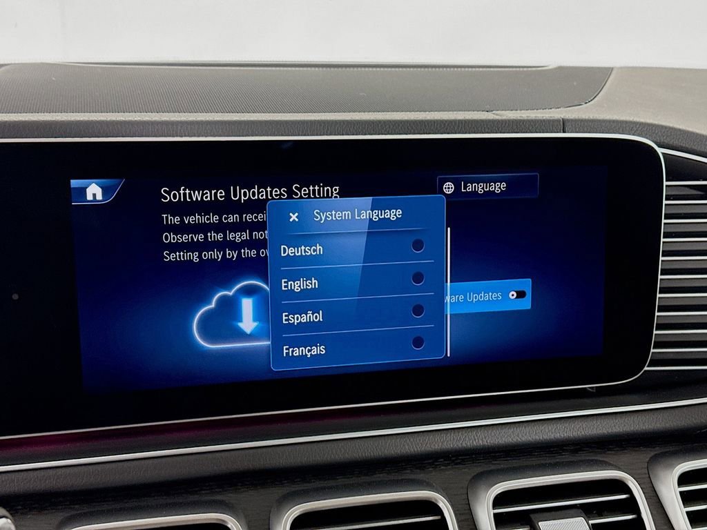 New 2026 MANUFAKTUR Moonlight White Metallic Mercedes-Benz GLS 580 image 50