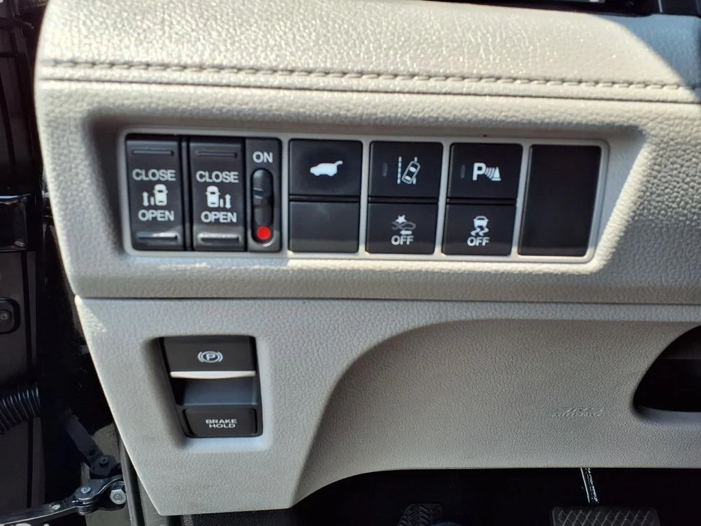 Certified Used 2019  Honda Elite image 16