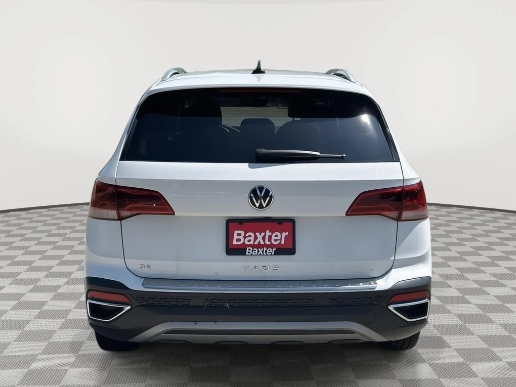 Used 2023 White Volkswagen SE image 8