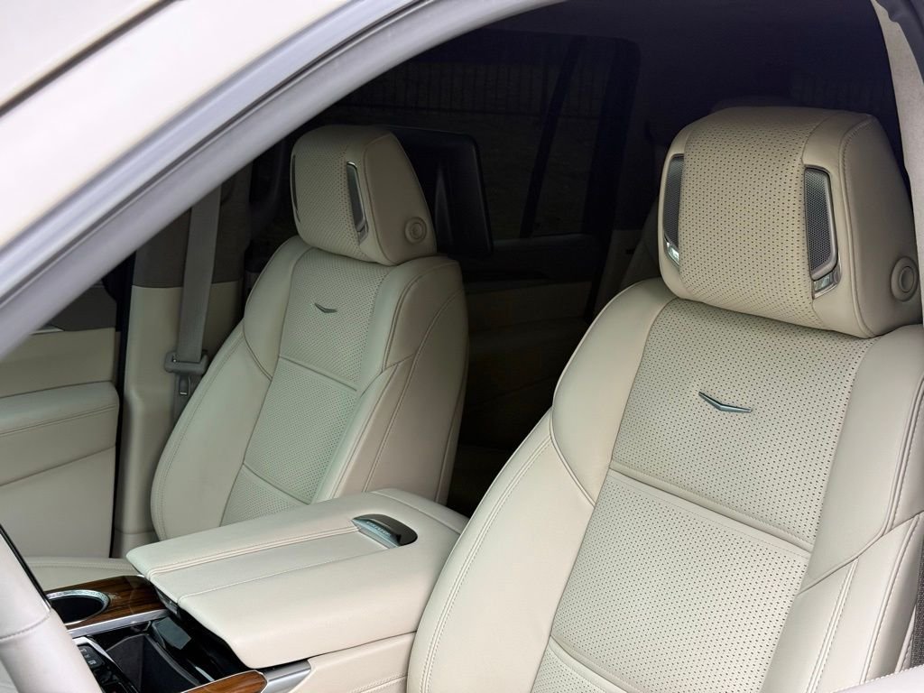 Used 2025  Cadillac Sport Platinum image 21