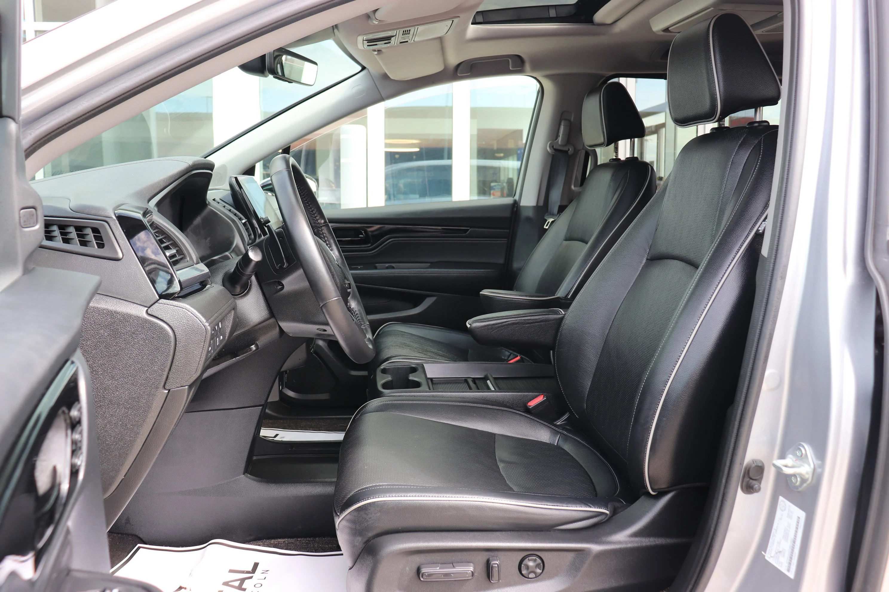 Certified Used 2022 Lunar Silver Metallic Honda Touring image 6