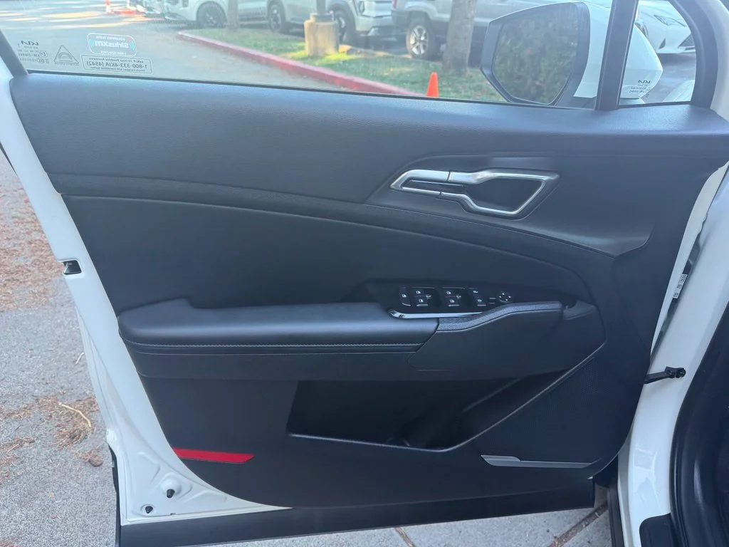 Used 2025 Snow White Pearl Kia EX image 10