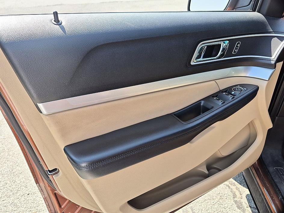 Used 2017  Ford XLT image 12