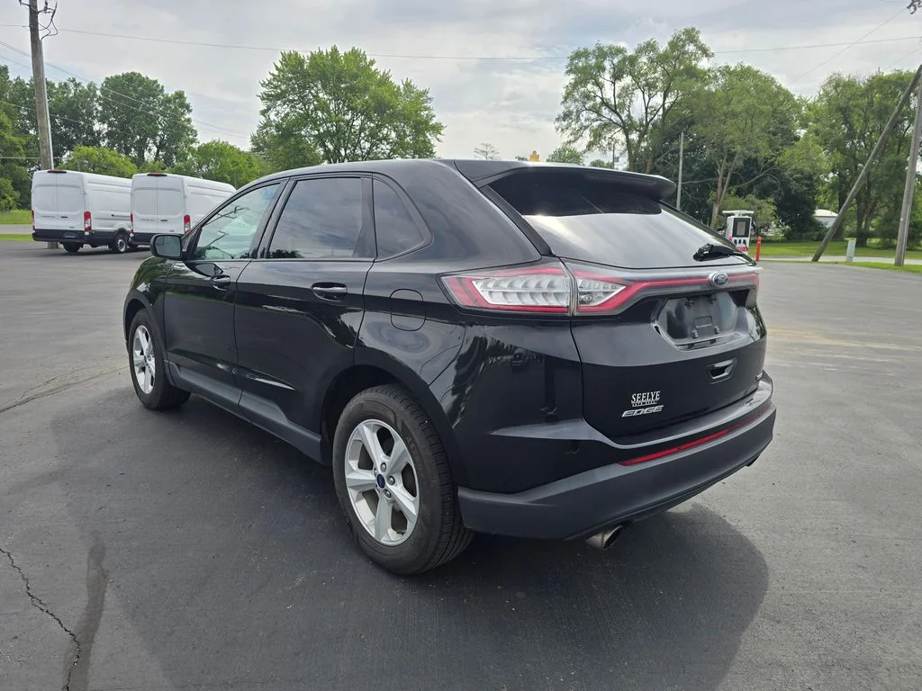 Used 2018 Shadow Black Ford SE image 7