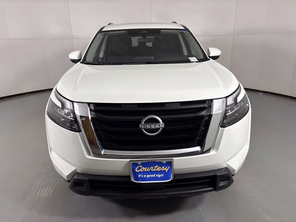 Used 2025 White Nissan SV image 3