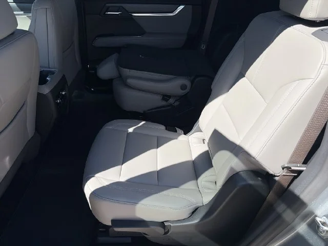 New 2027 Silver GMC Elevation image 11