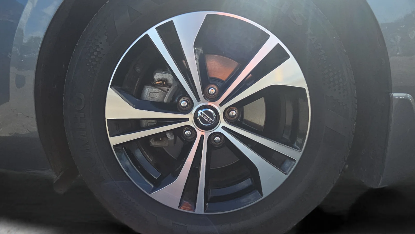 Used 2022 Gray Nissan SV image 31