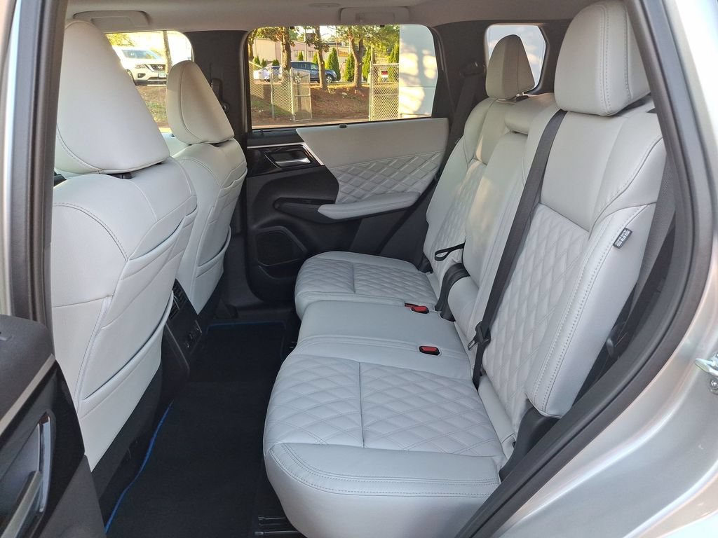 Used 2024 Mitsubishi Outlander Plug-In Hybrid SUV