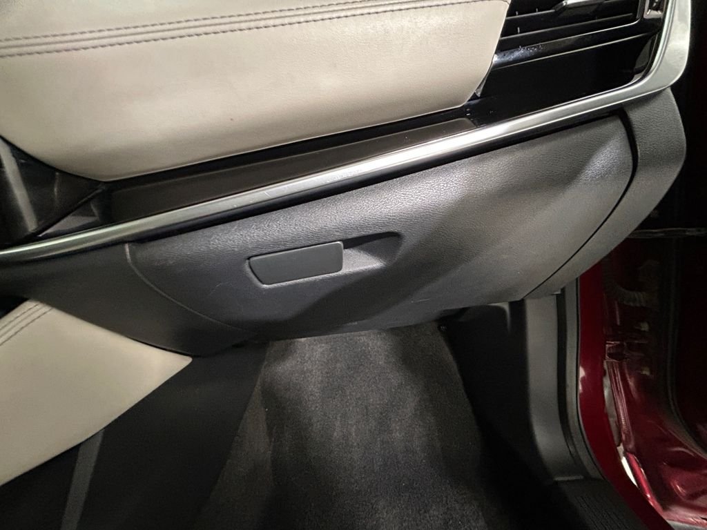 Used 2023 Red Nissan SL image 14