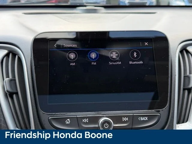 Used 2022 White Chevrolet LT image 32